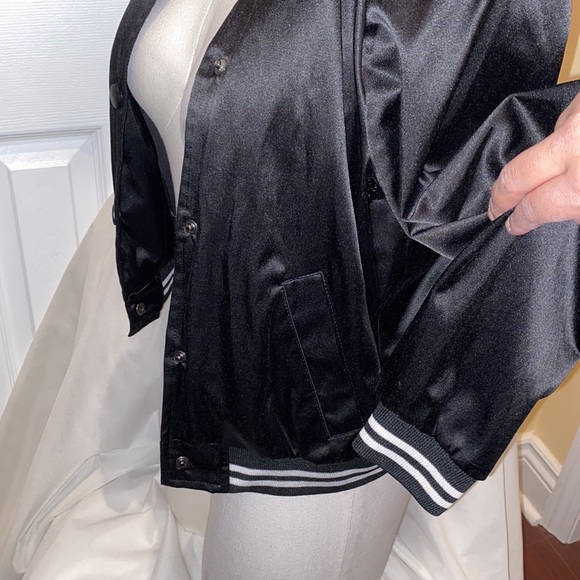 stunning silky satin bomber jacket - Picture 4 of 4